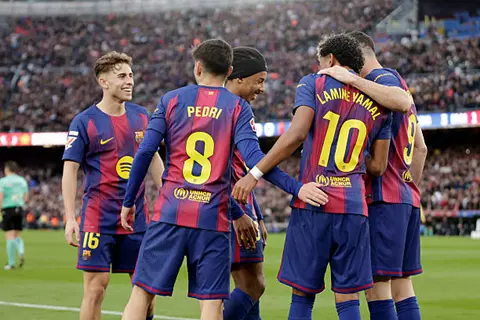 بحثًا عن العودة.. التركيز يسيطر على معسكر برشلونة قبل مواجهة أتلتيكو مدريد في كأس الملك